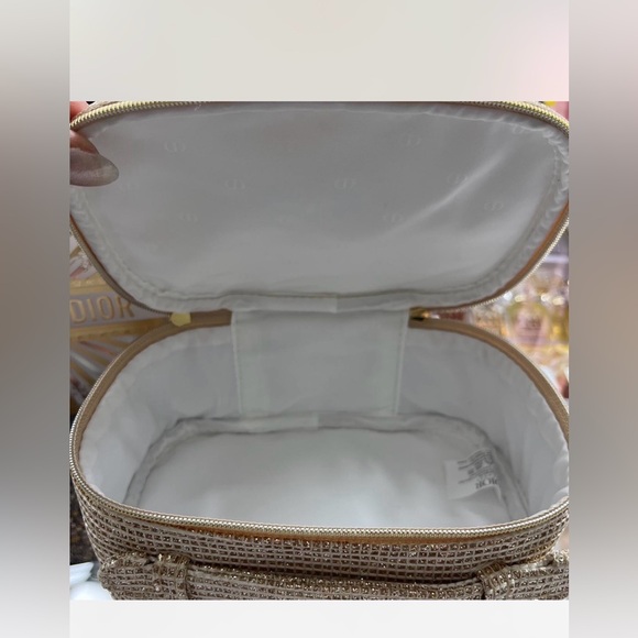 New Dior Beige Woven Cosmetic Pouch with Gold Logo - Picture 3 of 14